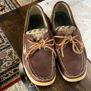 Women’s sperry top siders